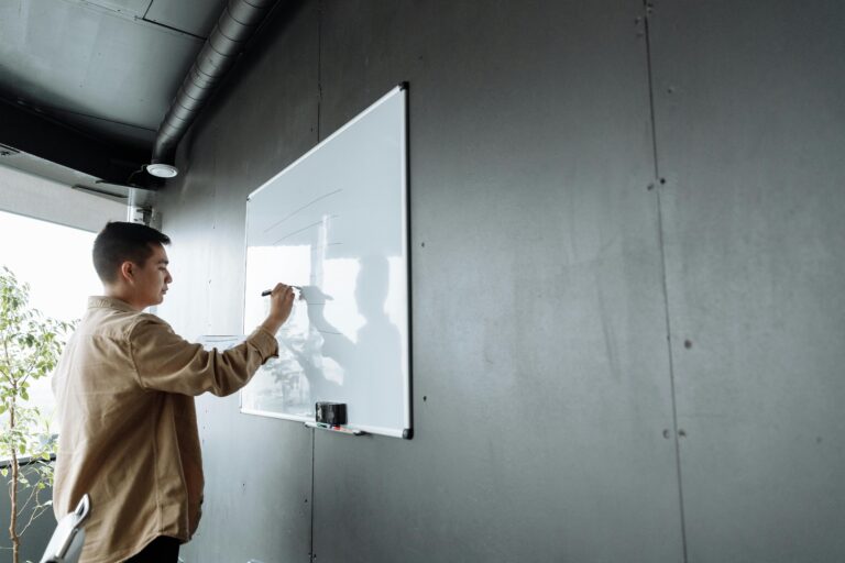 Employee Training and MES: Unlock Workforce Potential